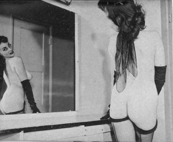 sexe vintage, des photos erotique et pornographique de femme nue dans les années 1960 et 1970, les photos sont en noir et blanc et les premieres vidéo érotique du cinéma sont a voir sur le blog gratuit et coquin d'une amatrice de cul sexy et salope
