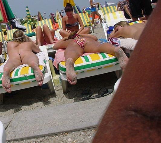 Exhibition publique à la plage. blog voyeur
