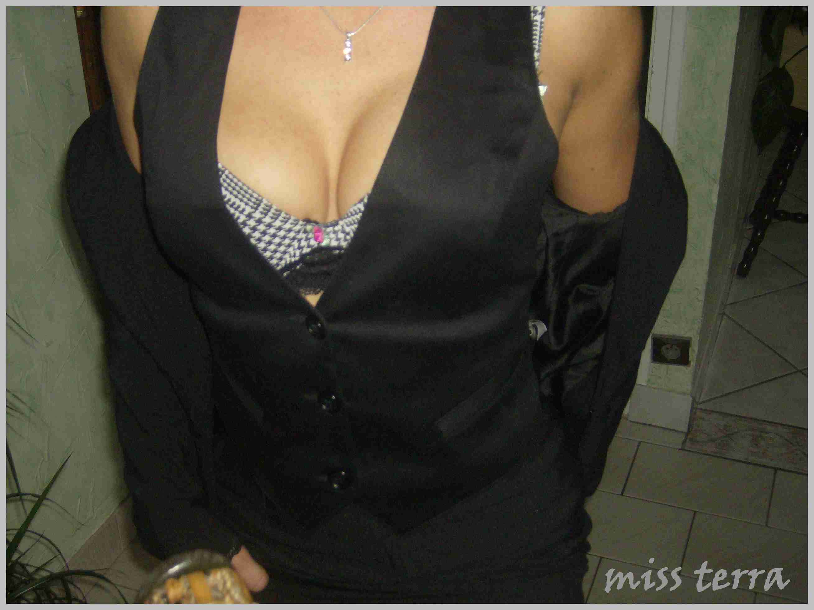 belle femme exhibe se met a nu pour mon blog de sexe